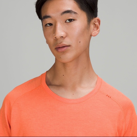 Lululemon Metal Vent Tech Short Sleeve Shirt 2.0 in Warm Coral/ Highlight Orange - Picture 3 of 13